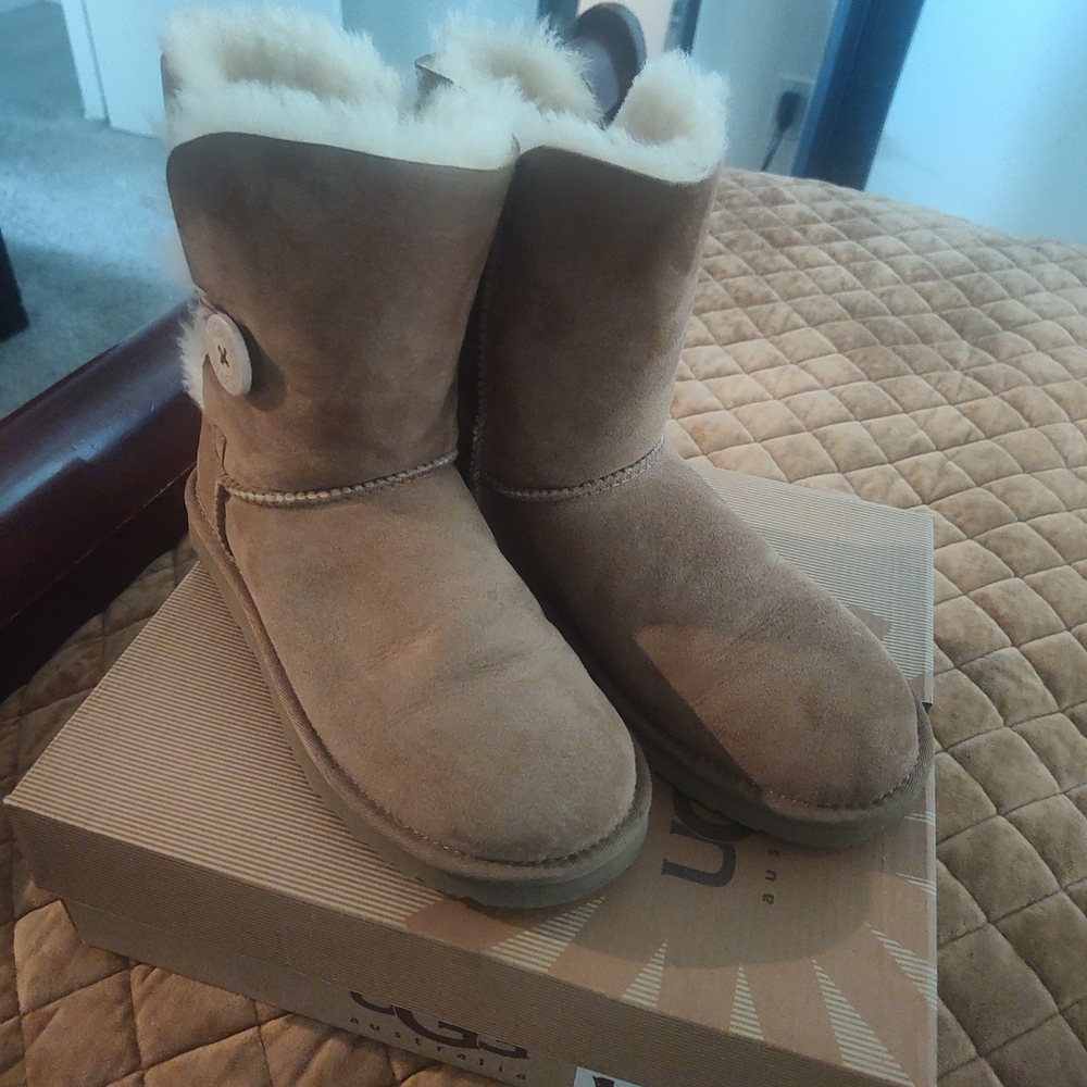 Cozy Tan Shearling Women's Boots